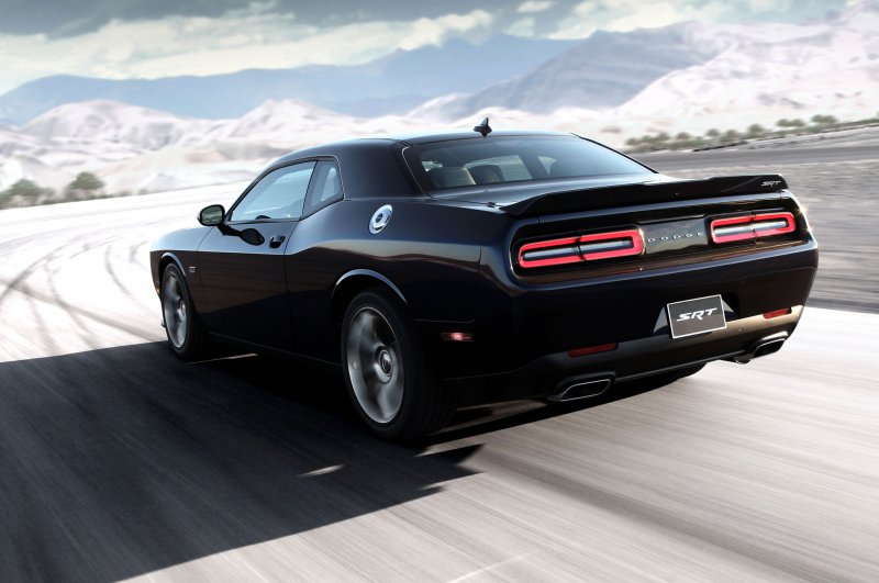 Тест-драйв Dodge Challenger SRT (2015)