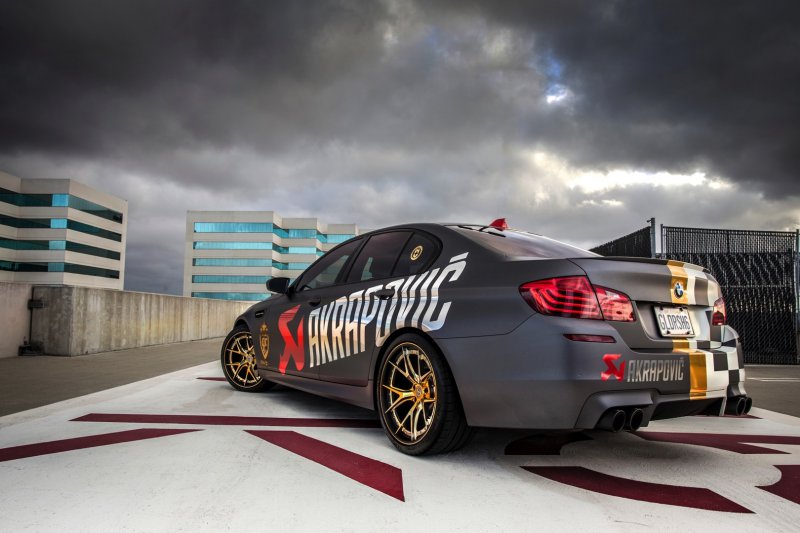 Akrapovic подготовил BMW M5 для автопробега Gold Rush Rally