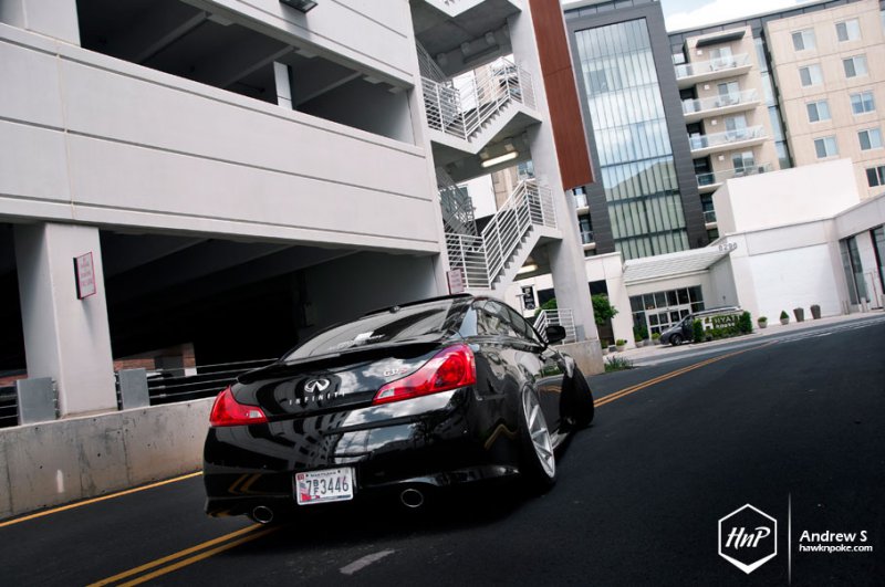 Infiniti G37 Coupe в легком индонезийском тюнинге 