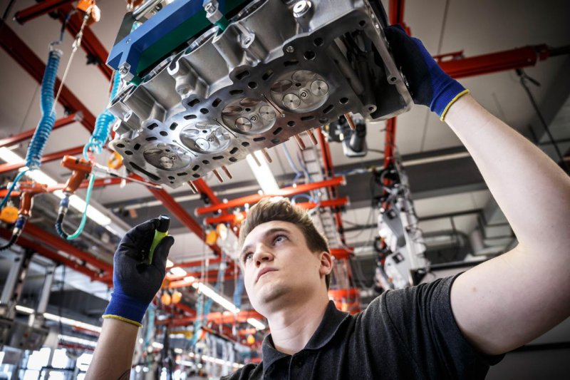 Mercedes-Benz рассекретил двигатель нового спорткара AMG GT 