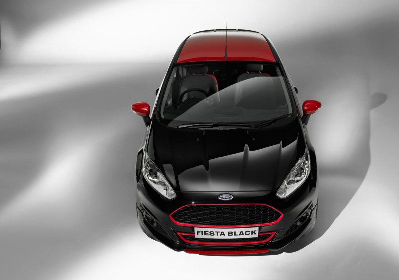 Ford представил 140-сильные хэтчбеки Fiesta Red и Black Edition