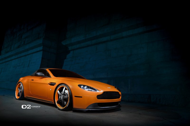 Aston Martin V8 Vantage Roadster на дисках D2Forged