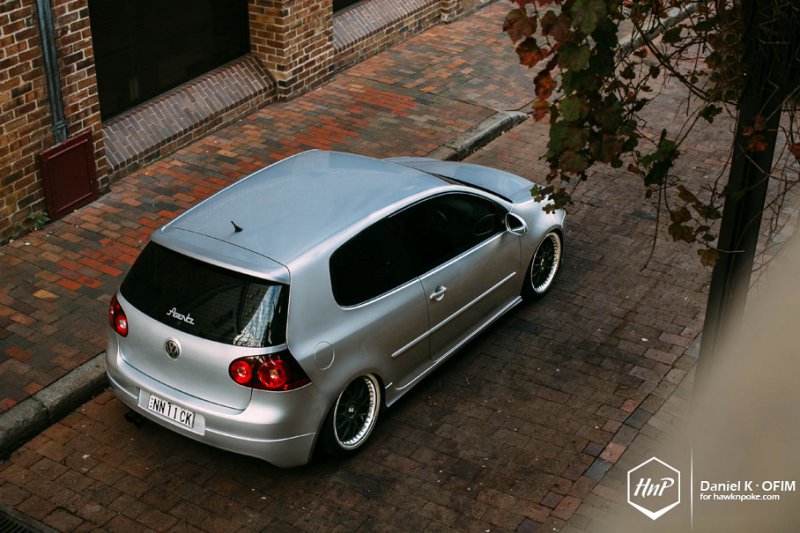 Volkswagen Golf GTI в легком индонезийском тюнинге