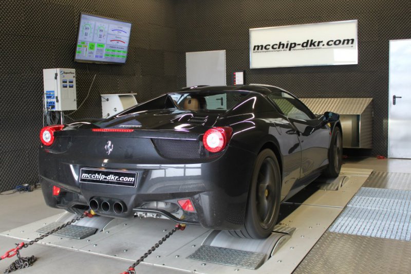 Mcchip DKR добавил немного мощности Ferrari 458 Spider