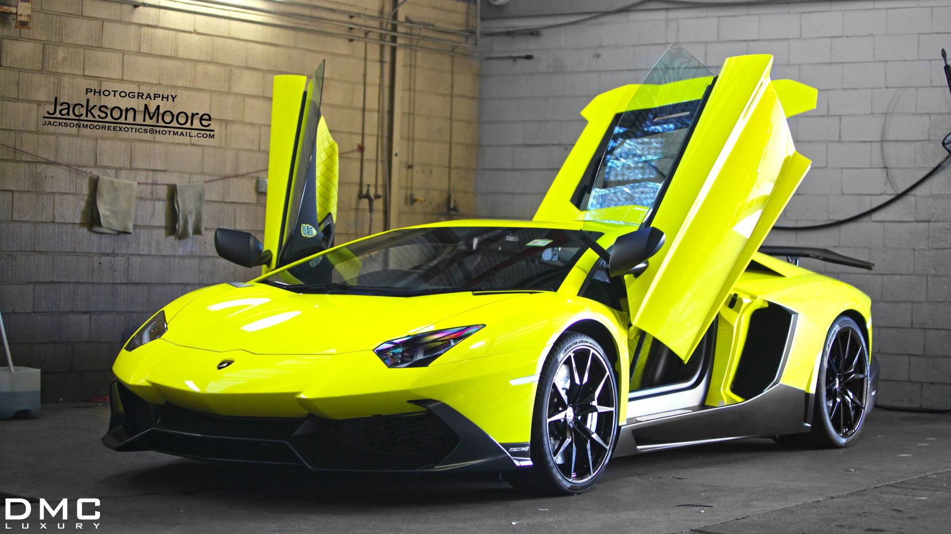 желтая lamborghini