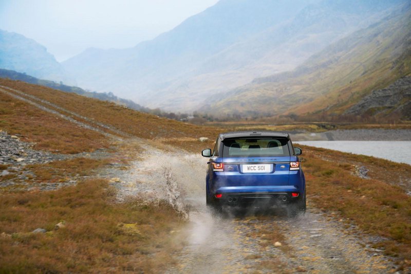 Land Rover рассекретил внедорожник Range Rover Sport SVR