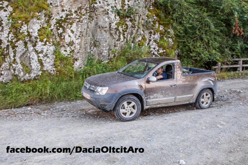 В интернете появились фото прототипа пикапа Dacia Duster