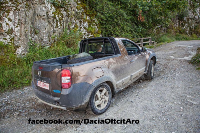 В интернете появились фото прототипа пикапа Dacia Duster