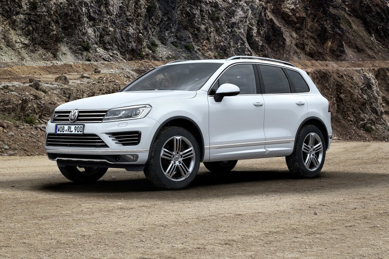 VW назвал цену внедорожника Touareg и представил пакет R-Line