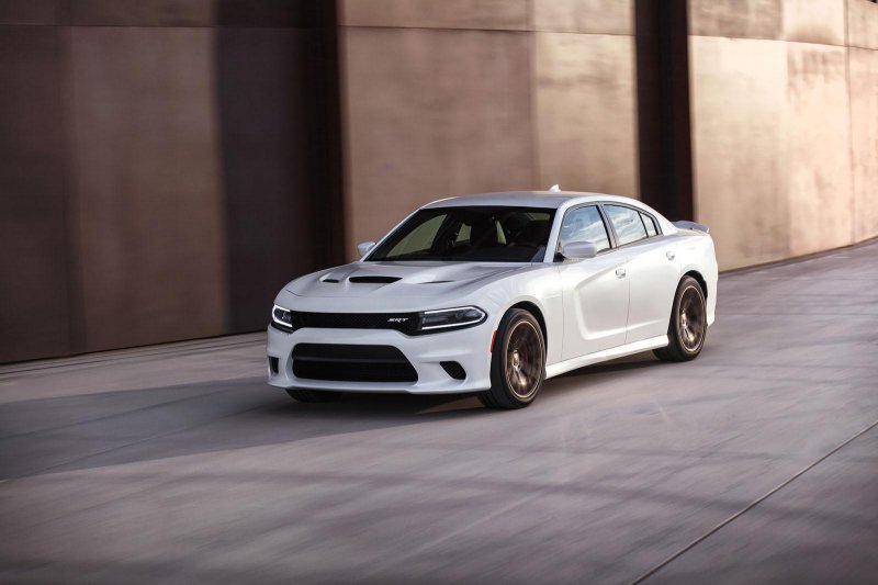 Dodge представил самый мощный в мире седан Charger SRT Hellcat