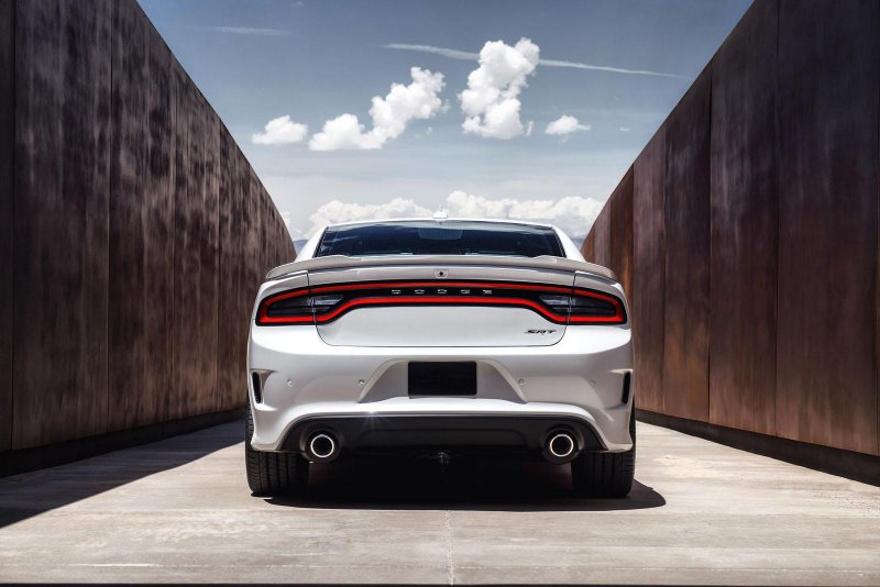 Dodge представил самый мощный в мире седан Charger SRT Hellcat