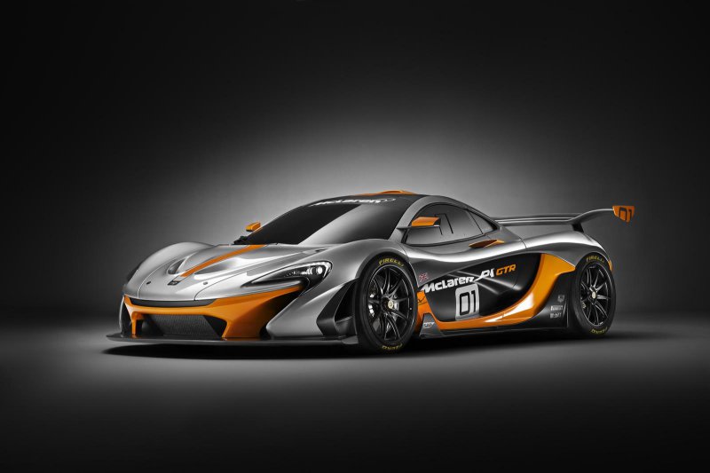 В Пеббл-Бич презентовали гоночный гиперкар McLaren P1 GTR