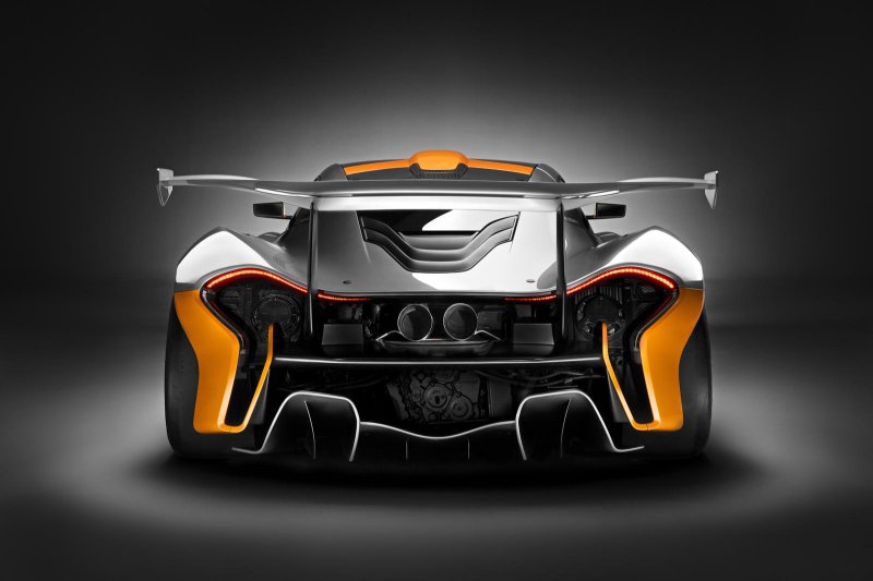 В Пеббл-Бич презентовали гоночный гиперкар McLaren P1 GTR