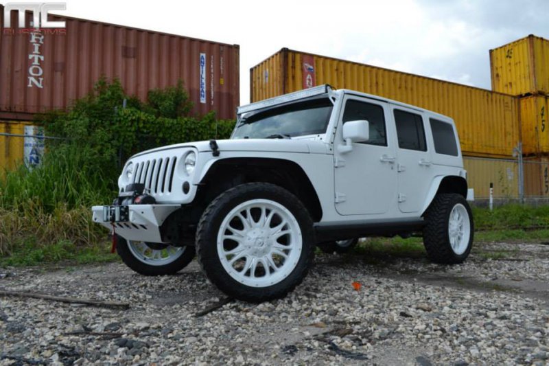 Белый матовый Jeep Wrangler Rubicon в кастомизации MC Customs