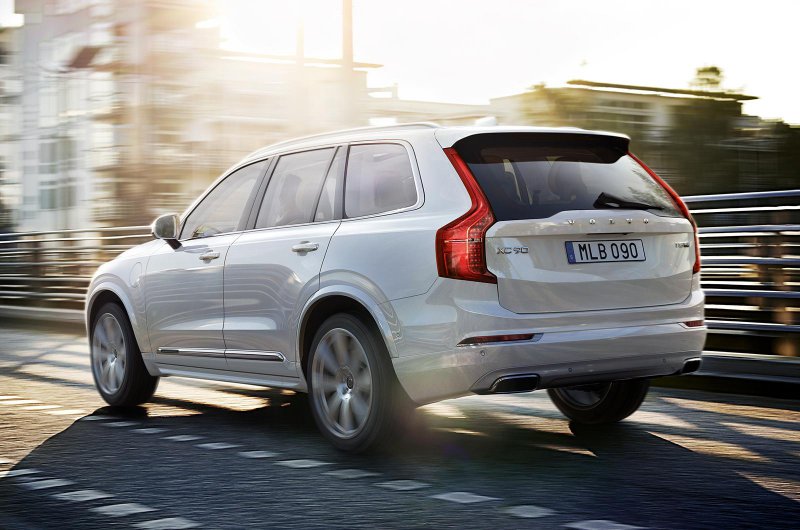 Volvo официально рассекретил второе поколение XC90