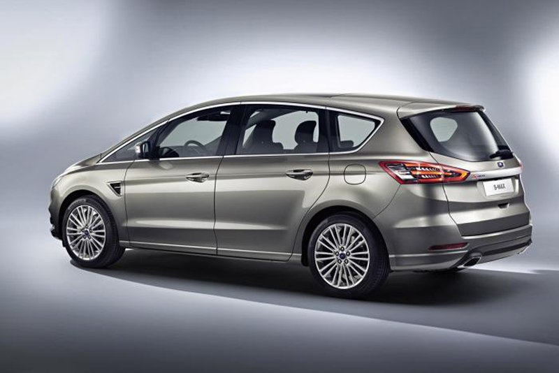 Ford S-Max второго поколения стал более стильным и спортивным