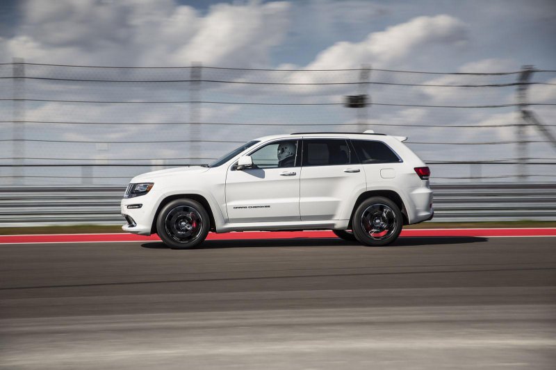 Jeep Grand Cherokee SRT 2015 стал немного мощнее