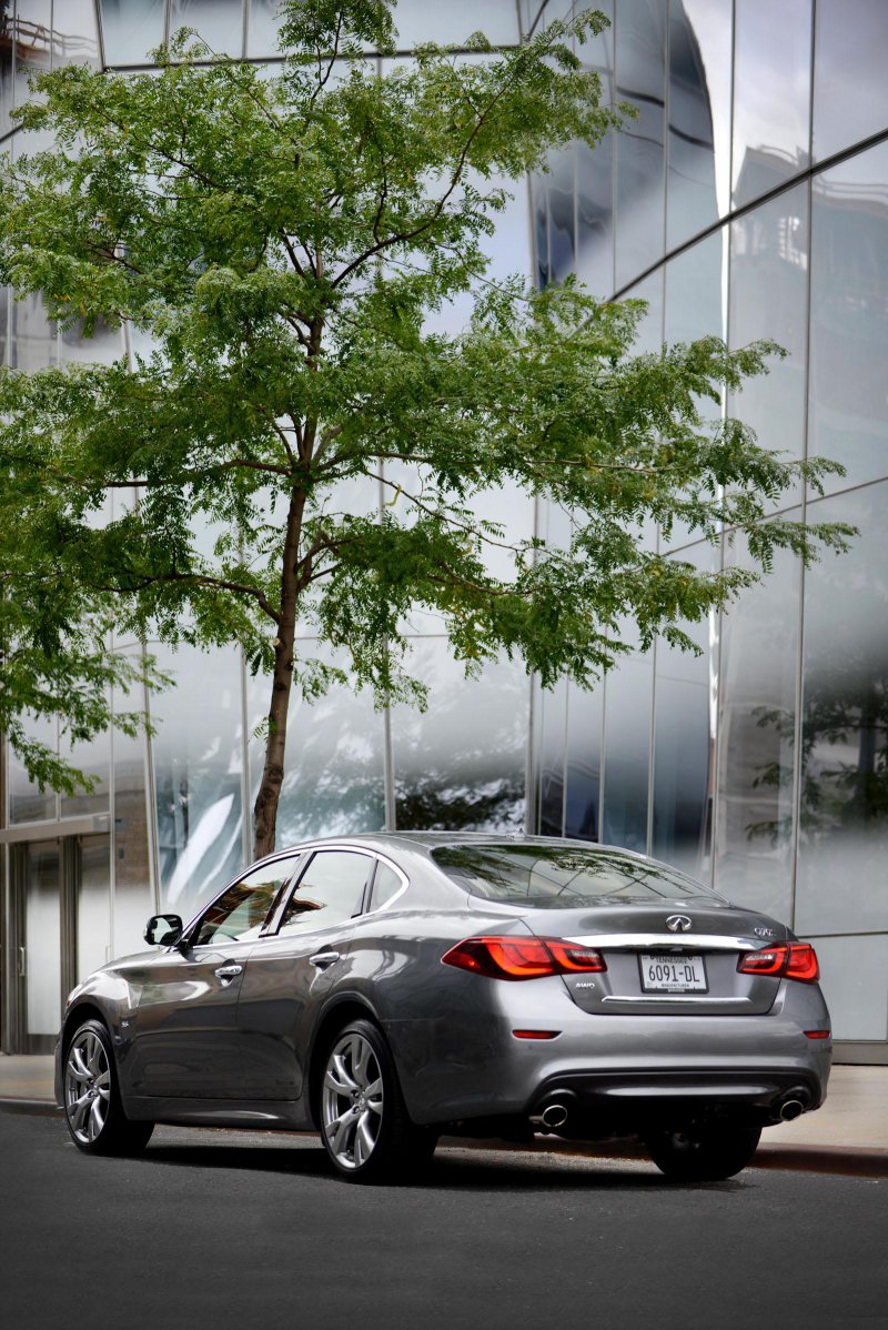 Европейская версия Infiniti Q70 2015 получит двигатель Mercedes