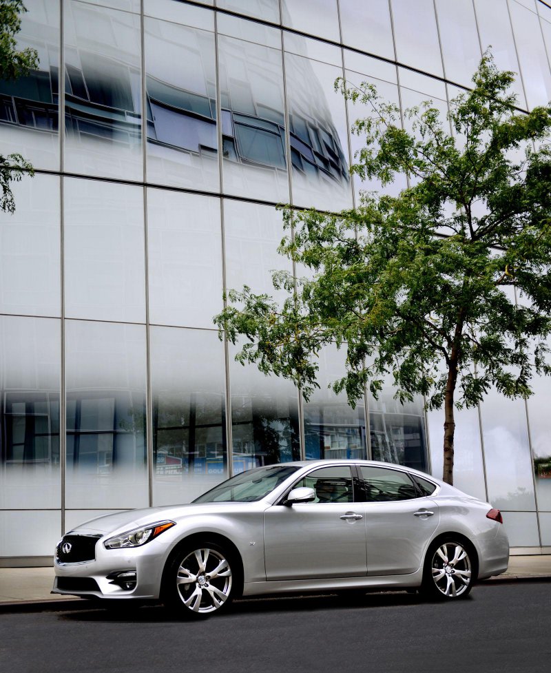 Европейская версия Infiniti Q70 2015 получит двигатель Mercedes