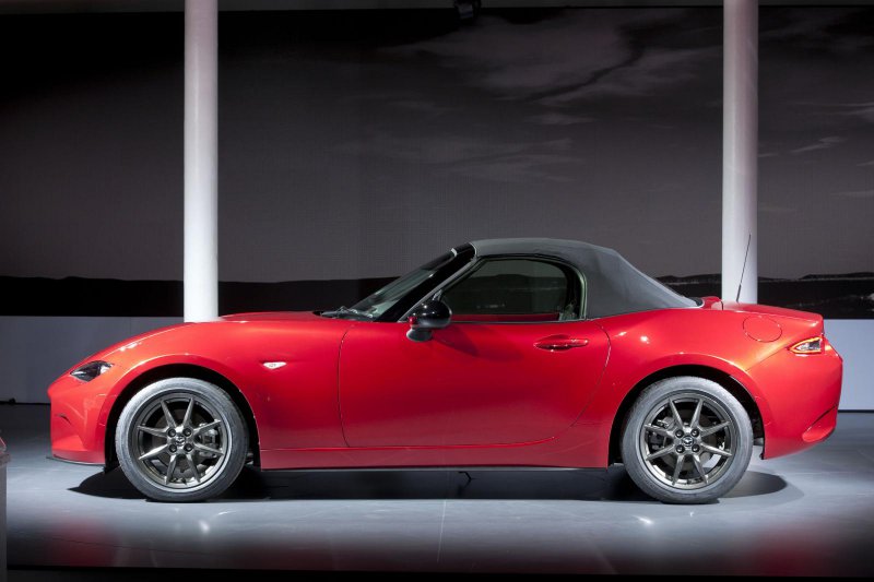 Mazda представила новое поколение родстера MX-5