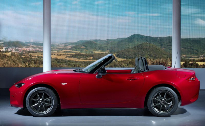 Mazda представила новое поколение родстера MX-5