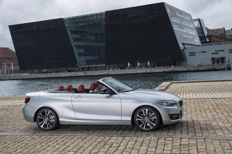 BMW презентовал самый маленький кабриолет 2-Series Convertible