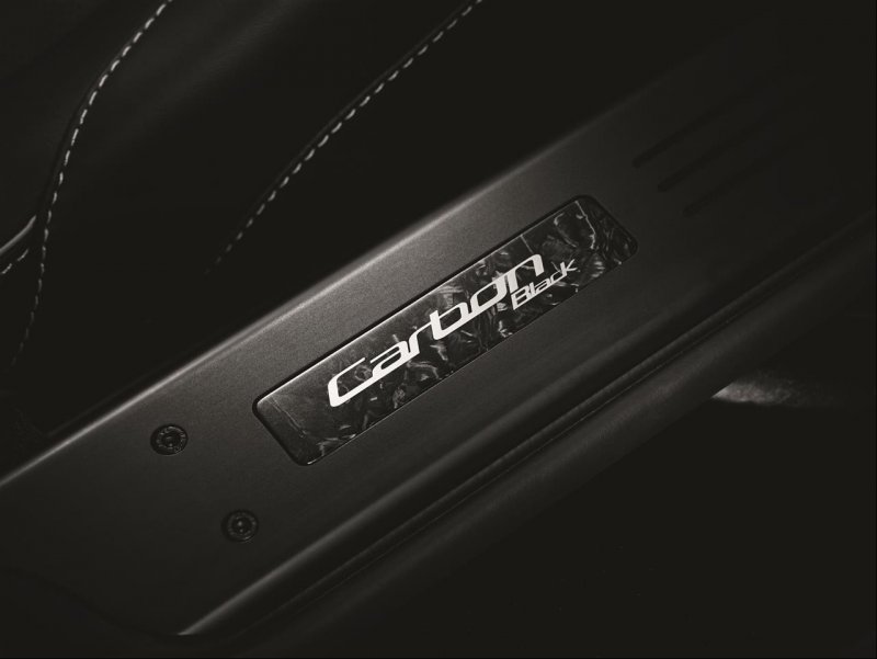 Aston Martin рассекретил Vanquish Carbon Edition