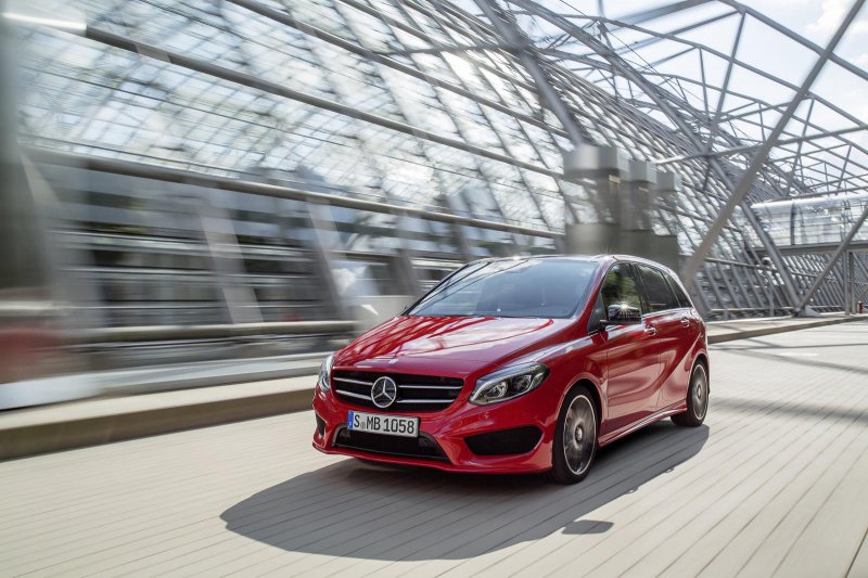 Mercedes-Benz обновил компактную семейную модель B-Class