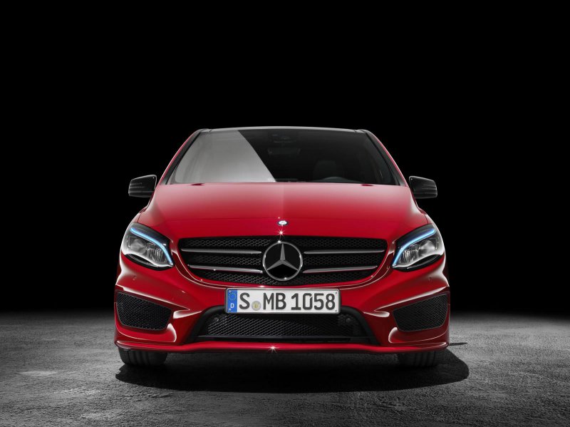 Mercedes-Benz обновил компактную семейную модель B-Class