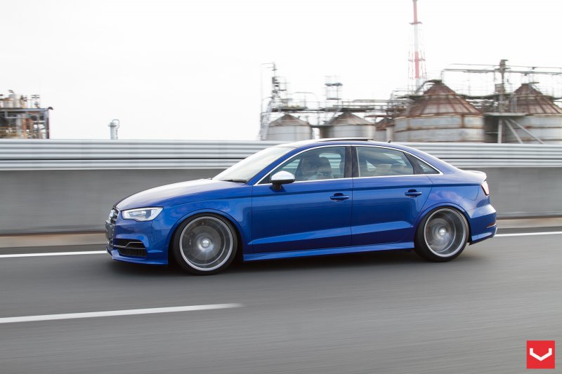 Заниженный Audi S3 Sedan на 20-дюймовых дисках Vossen Wheels