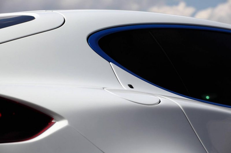 TopCar презентовал Porsche Panamera Stingray GTR