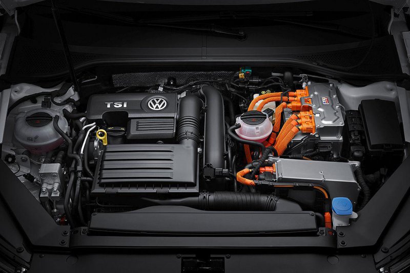У Volkswagen Passat появилась гибридная версия GTE