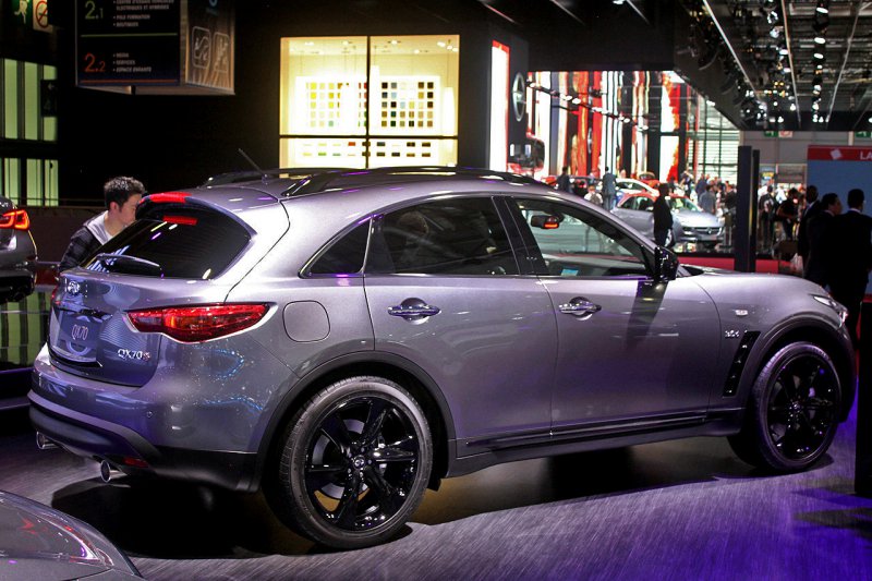 Париж 2014I: Infiniti QX70 оснастили стильным пакетом S Design