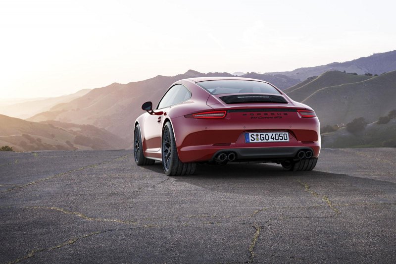 Porsche рассекретил спорткар 911 Carrera GTS нового поколения