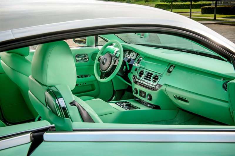 Rolls-Royce представил единичное купе Wraith