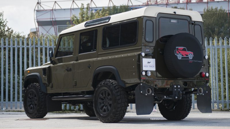 Land Rover Defender XS 110 Chelsea Wide Track от A. Kahn Design