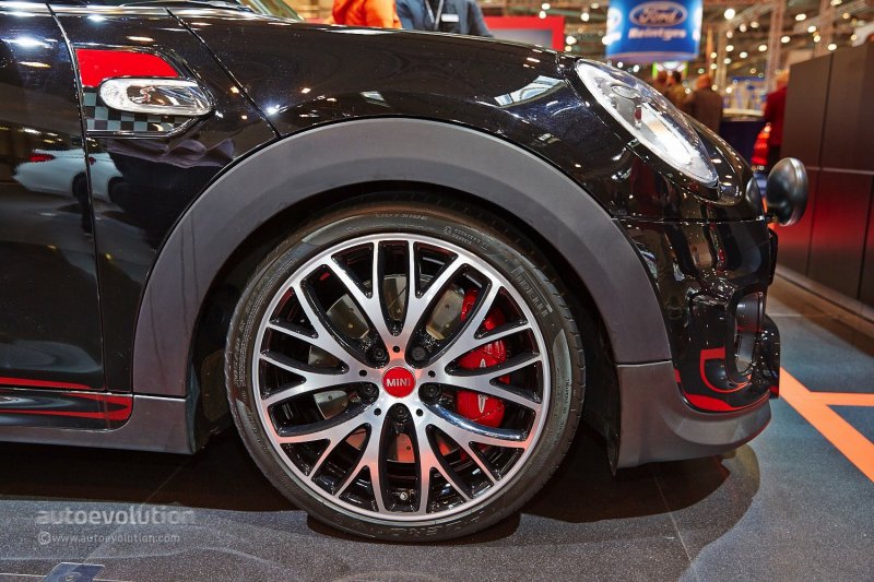 Эссен 2014: MINI Cooper S со спорт-пакетом JCW