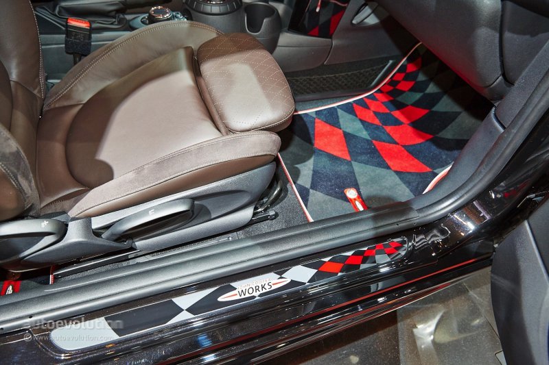 Эссен 2014: MINI Cooper S со спорт-пакетом JCW