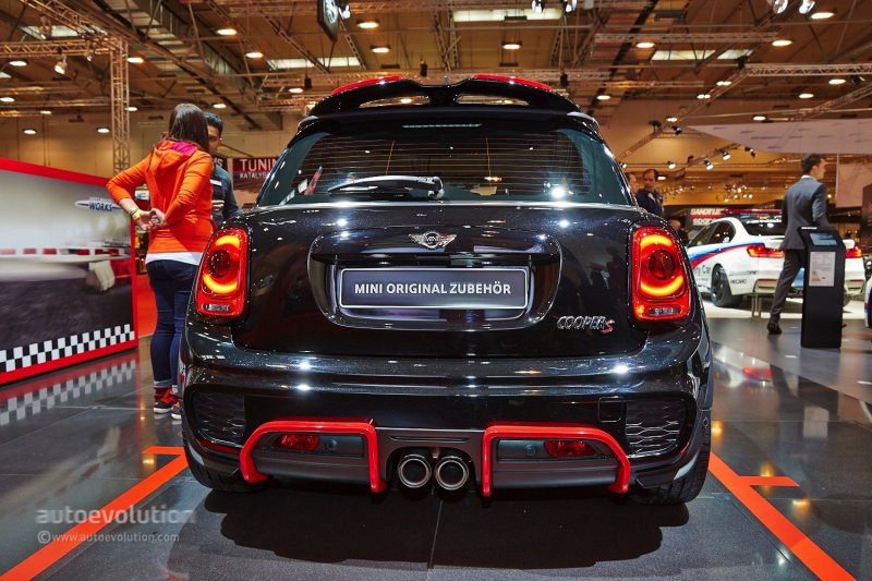 Эссен 2014: MINI Cooper S со спорт-пакетом JCW