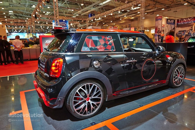 Эссен 2014: MINI Cooper S со спорт-пакетом JCW