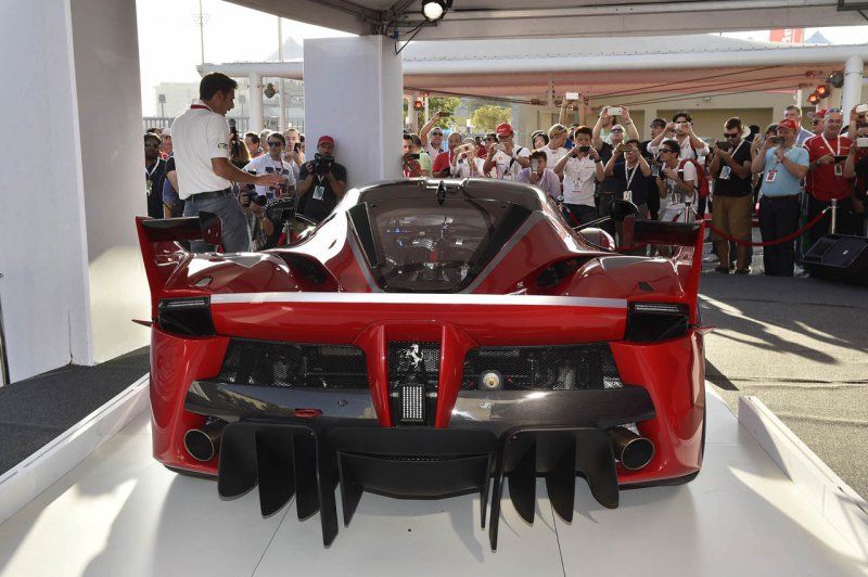 Компания Ferrari за несколько дней распродала гиперкары FXX K