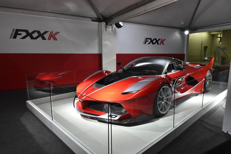 Компания Ferrari за несколько дней распродала гиперкары FXX K