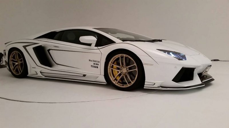 Lamborghini Aventador LP 700-4 в настройке Rowen Japan