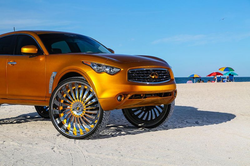 Эксклюзивный Infiniti FX на 32-дюймовых дисках Fogiato