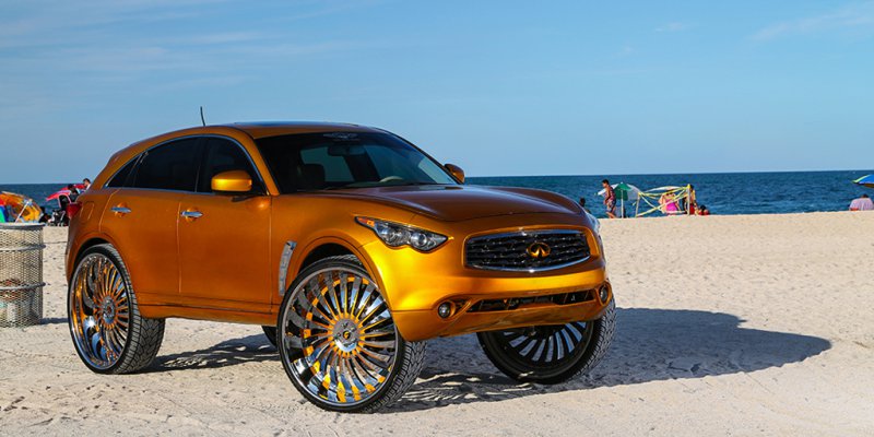 Эксклюзивный Infiniti FX на 32-дюймовых дисках Fogiato