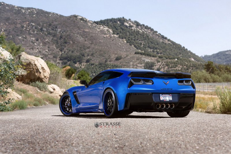 Уникальный Chevrolet Corvette C7 Z06 на дисках Strasse Wheels