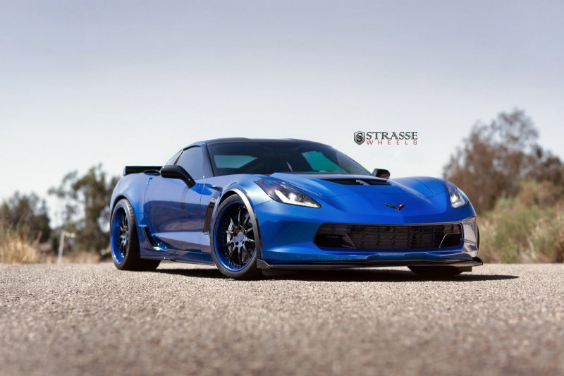 Уникальный Chevrolet Corvette C7 Z06 на дисках Strasse Wheels