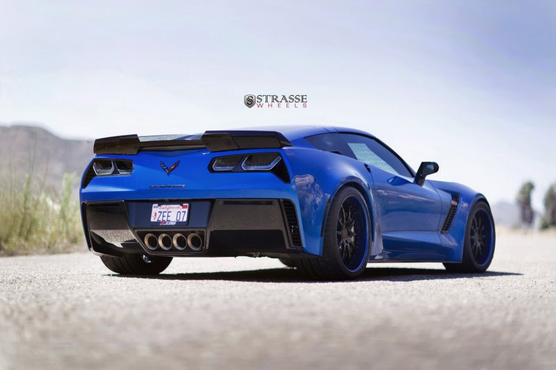 Уникальный Chevrolet Corvette C7 Z06 на дисках Strasse Wheels