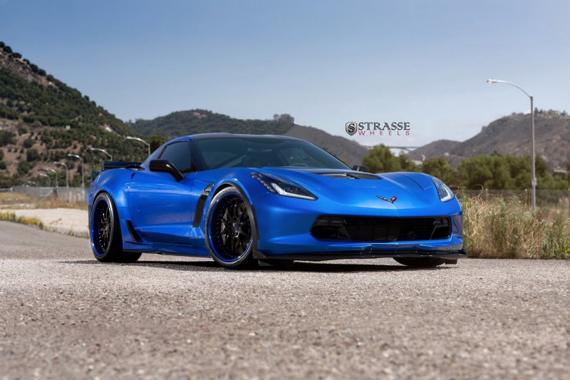 Уникальный Chevrolet Corvette C7 Z06 на дисках Strasse Wheels