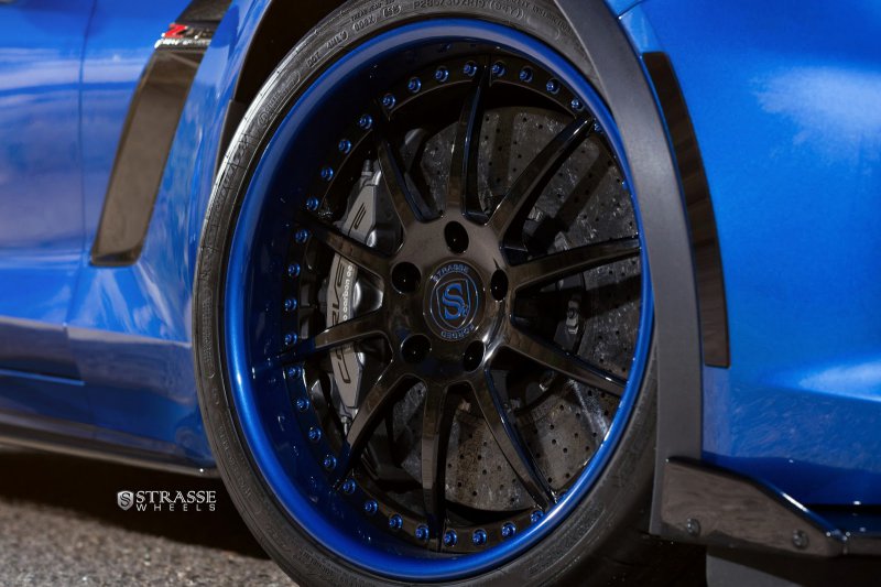 Уникальный Chevrolet Corvette C7 Z06 на дисках Strasse Wheels